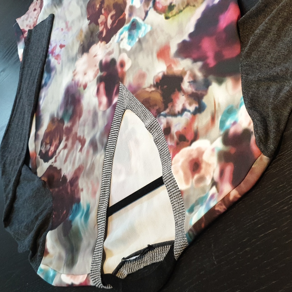 VGC gorgeous colours ZARA top size M, flowy fabric, very feminine yet a bit edgy - Picture 8 of 12